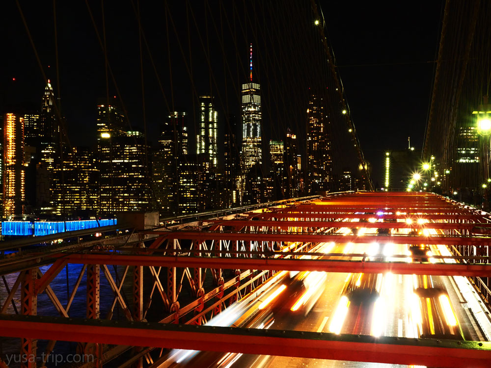 ブルックリンブリッジからの夜景と道路